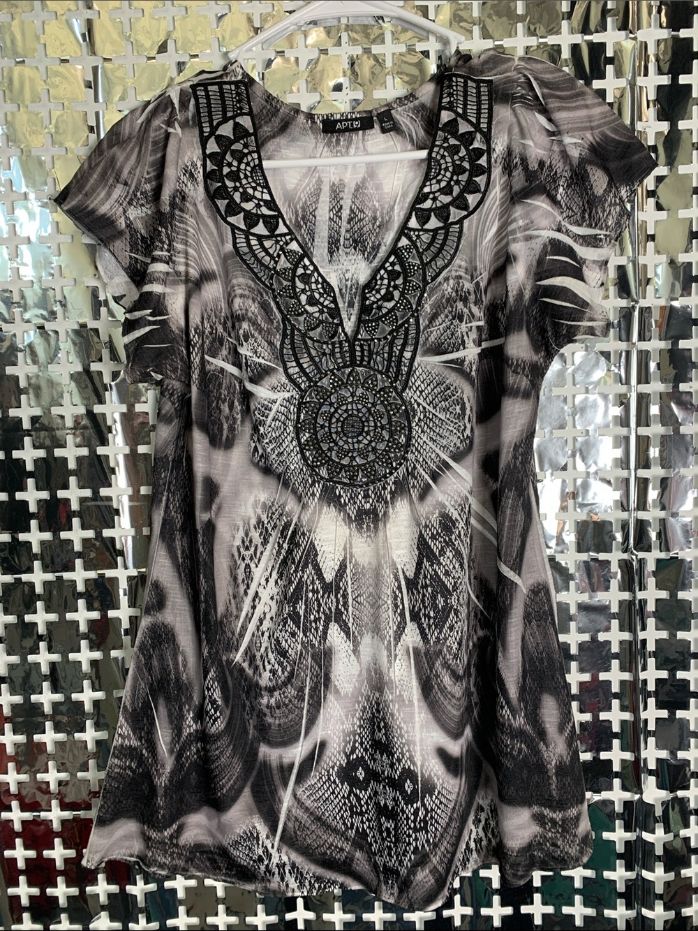 Apt. 9 Black and White Printed Short-Sleeve Tunic with Beaded V-Neck